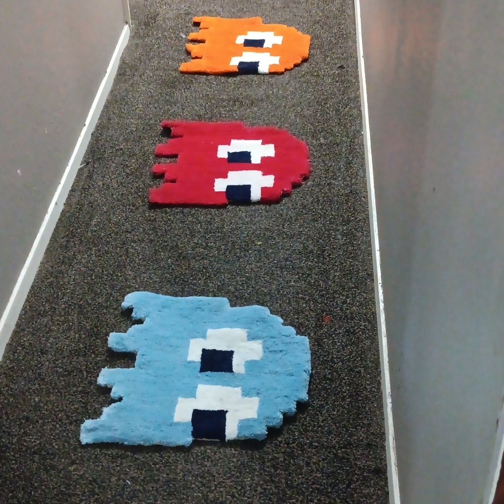 New 5pc 16 by 16 inch Pac Man Rug